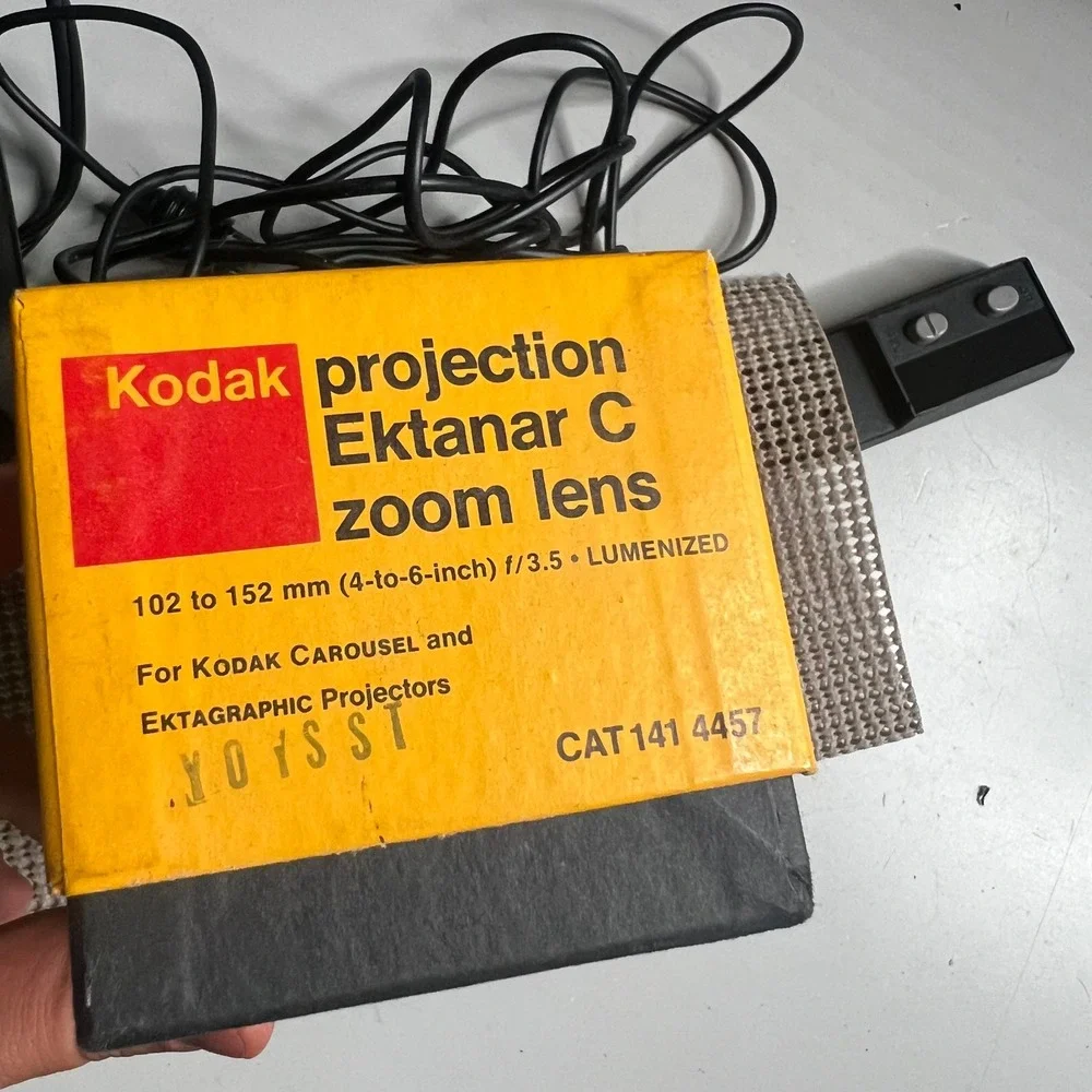 Kodak Carousel 760H Auto-Focus Slide Projector with Ektanar C Zoom Lens & Slides